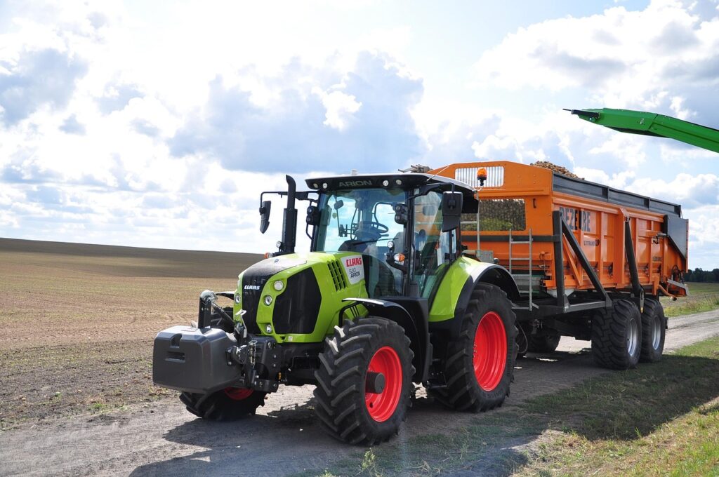 tractor-3637468_1280